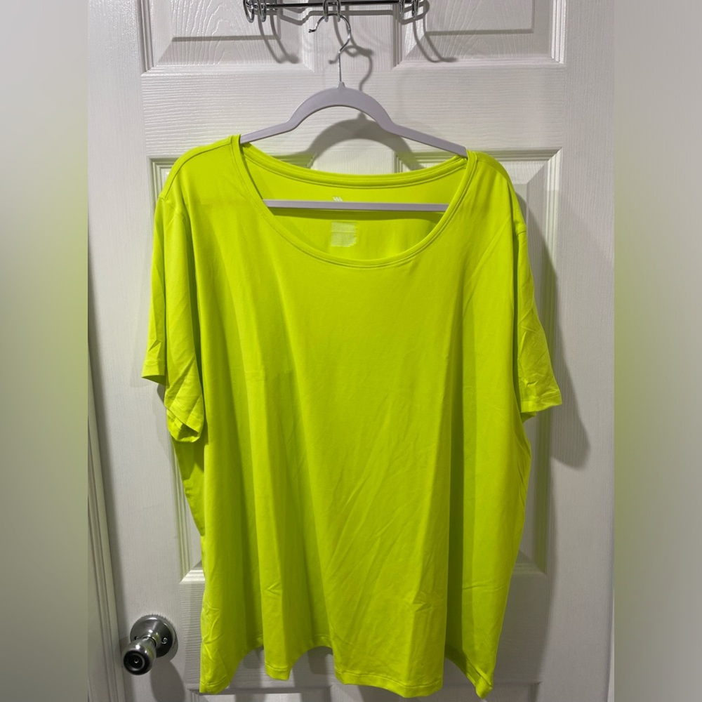 All in motion, Target women’s workout shirt size 3X, great condition.